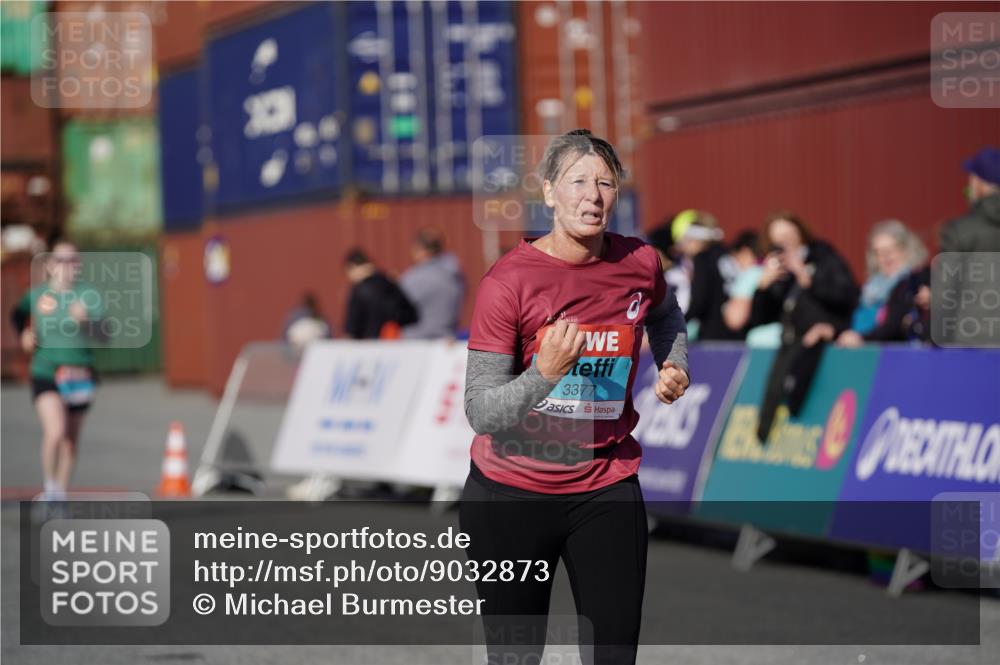 03.10.2025 - Köhlbrandbrückenlauf Michael Burmester http://msf.ph/oto/9032873 03.10.2025 10:40:46 Ziel 2223, 2260, 3377 meine-sportfotos.de