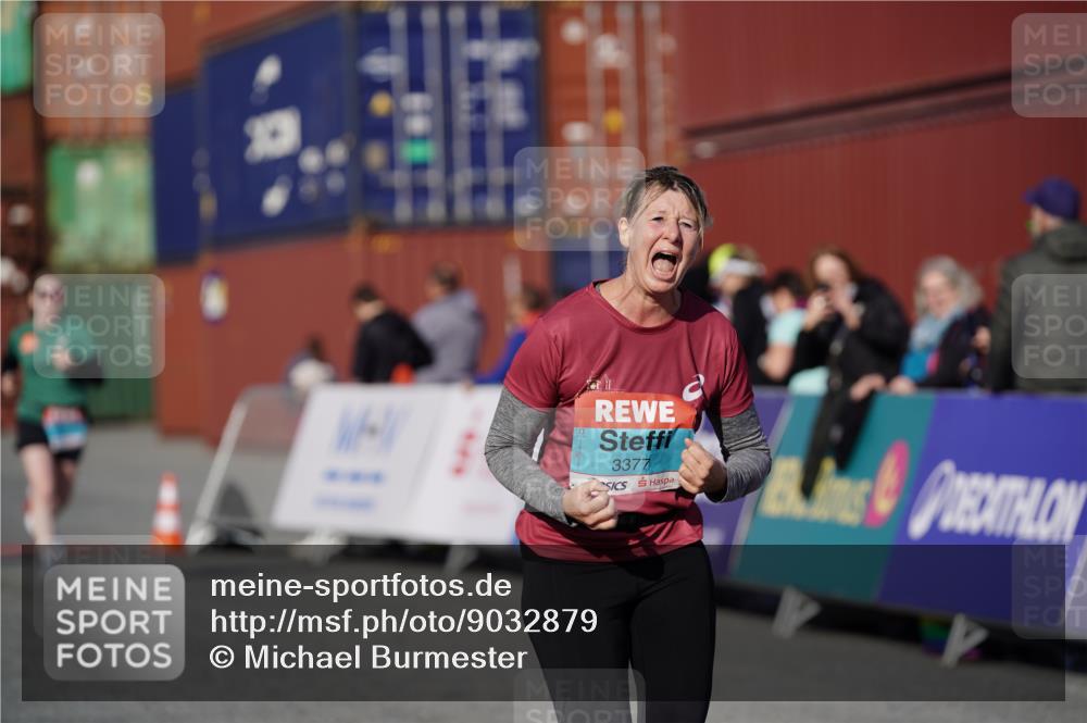 03.10.2025 - Köhlbrandbrückenlauf Michael Burmester http://msf.ph/oto/9032879 03.10.2025 10:40:46 Ziel 2223, 2260, 3377 meine-sportfotos.de