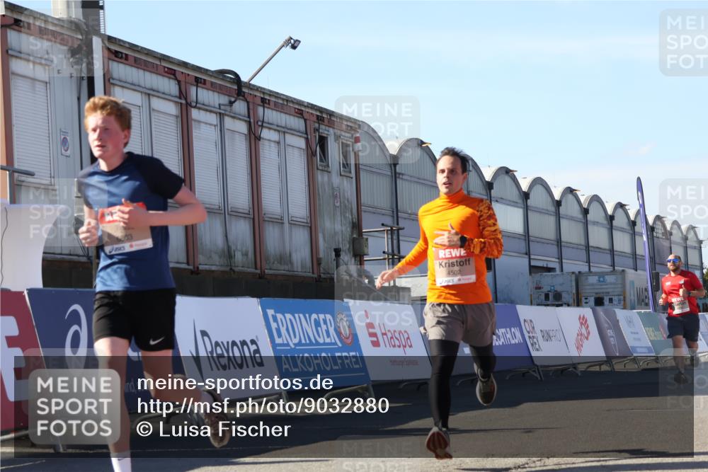 03.10.2025 - Köhlbrandbrückenlauf Luisa Fischer http://msf.ph/oto/9032880 03.10.2025 13:09:41 Ziel 4262, 4298, 4358, 4365, 4502, 4614, 5803, 5813, 5907, 6308, 6379, 6438, 6481, 6659, 6667, 6803 meine-sportfotos.de