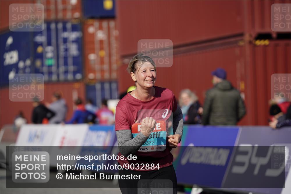 03.10.2025 - Köhlbrandbrückenlauf Michael Burmester http://msf.ph/oto/9032884 03.10.2025 10:40:47 Ziel 2223, 2260, 2485, 3377 meine-sportfotos.de
