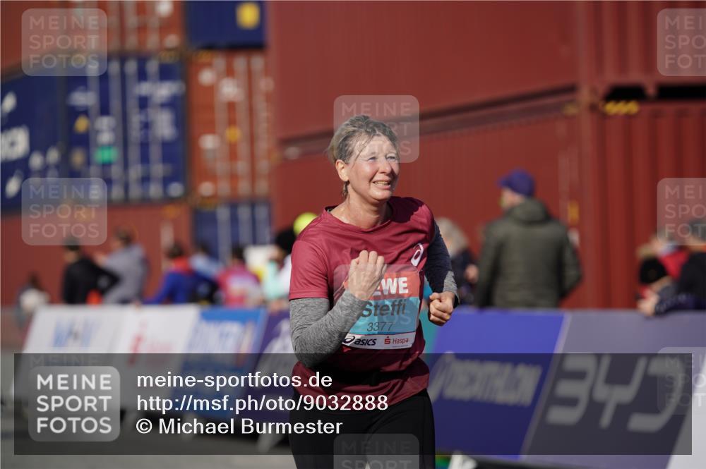 03.10.2025 - Köhlbrandbrückenlauf Michael Burmester http://msf.ph/oto/9032888 03.10.2025 10:40:47 Ziel 2223, 2260, 2485, 3377 meine-sportfotos.de