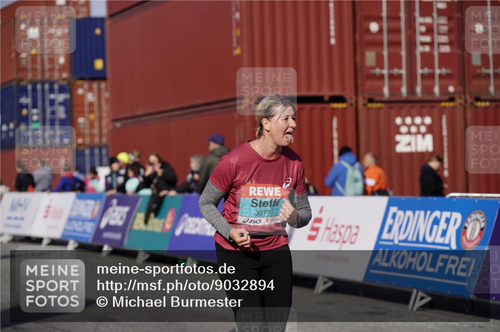 03.10.2025 - Köhlbrandbrückenlauf Michael Burmester http://msf.ph/oto/9032894 03.10.2025 10:40:48 Ziel 1981, 2223, 2260, 2485, 3377 meine-sportfotos.de
