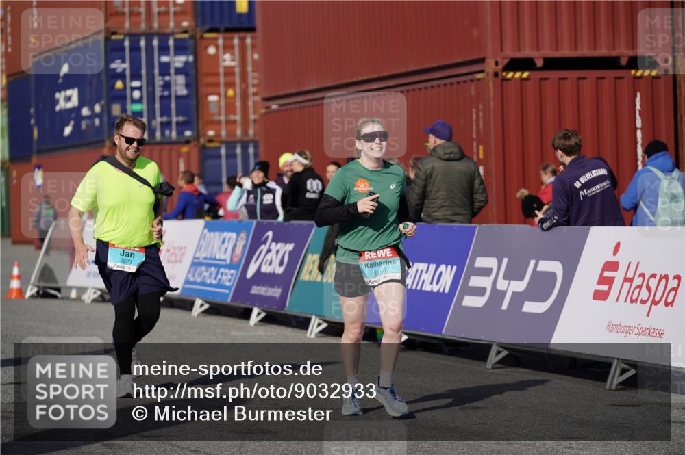 03.10.2025 - Köhlbrandbrückenlauf Michael Burmester http://msf.ph/oto/9032933 03.10.2025 10:40:52 Ziel 1981, 2223, 2260, 2485, 3080 meine-sportfotos.de