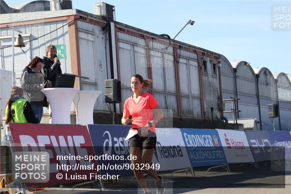 03.10.2025 - Köhlbrandbrückenlauf Luisa Fischer http://msf.ph/oto/9032949 03.10.2025 13:09:54 Ziel 4260, 4625, 4718, 4837, 5520, 5763, 5941, 6308, 6659, 6750 meine-sportfotos.de