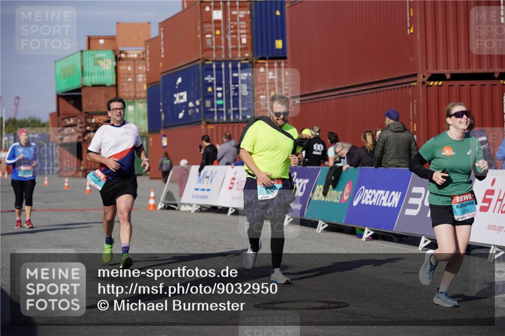 03.10.2025 - Köhlbrandbrückenlauf Michael Burmester http://msf.ph/oto/9032950 03.10.2025 10:40:53 Ziel 1518, 1981, 2223, 2260, 2485, 3080 meine-sportfotos.de