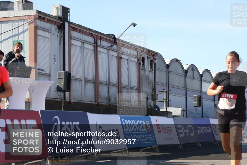 03.10.2025 - Köhlbrandbrückenlauf Luisa Fischer http://msf.ph/oto/9032957 03.10.2025 13:09:55 Ziel 4260, 4625, 4718, 4837, 4929, 5520, 5763, 5941, 6308, 6659, 6750 meine-sportfotos.de