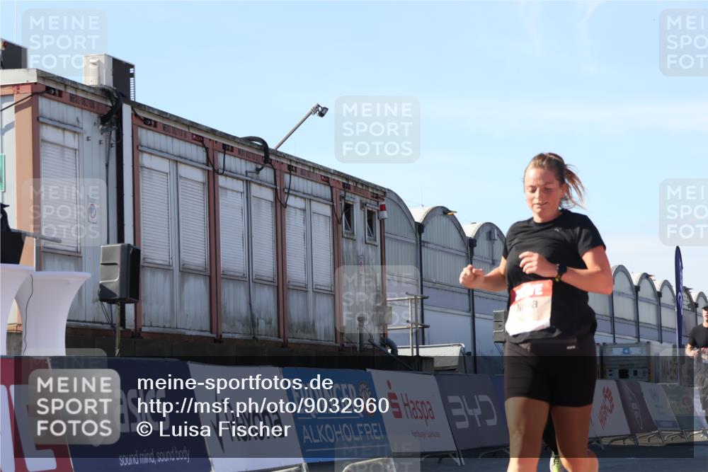 03.10.2025 - Köhlbrandbrückenlauf Luisa Fischer http://msf.ph/oto/9032960 03.10.2025 13:09:56 Ziel 4260, 4625, 4718, 4787, 4837, 4929, 5520, 5763, 5941, 6083, 6308, 6659, 6750 meine-sportfotos.de