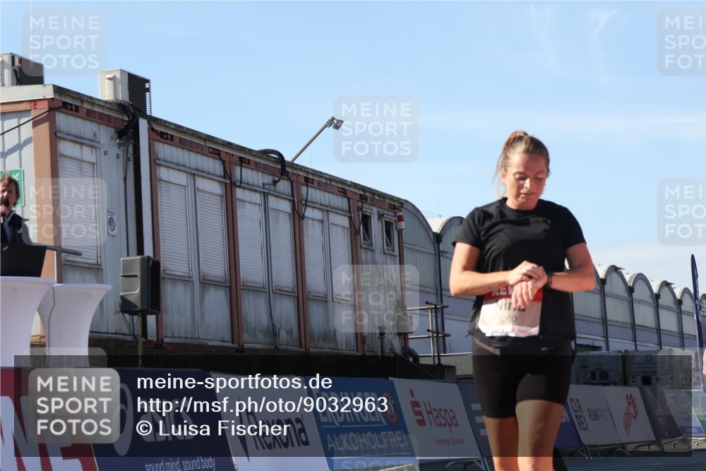 03.10.2025 - Köhlbrandbrückenlauf Luisa Fischer http://msf.ph/oto/9032963 03.10.2025 13:09:56 Ziel 4260, 4625, 4718, 4787, 4837, 4929, 5520, 5763, 5941, 6083, 6308, 6659, 6750 meine-sportfotos.de