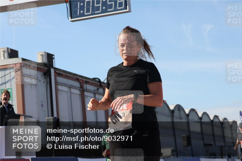03.10.2025 - Köhlbrandbrückenlauf Luisa Fischer http://msf.ph/oto/9032971 03.10.2025 13:09:57 Ziel 4260, 4625, 4718, 4787, 4837, 4929, 5520, 5763, 5941, 6083, 6750, 6764 meine-sportfotos.de
