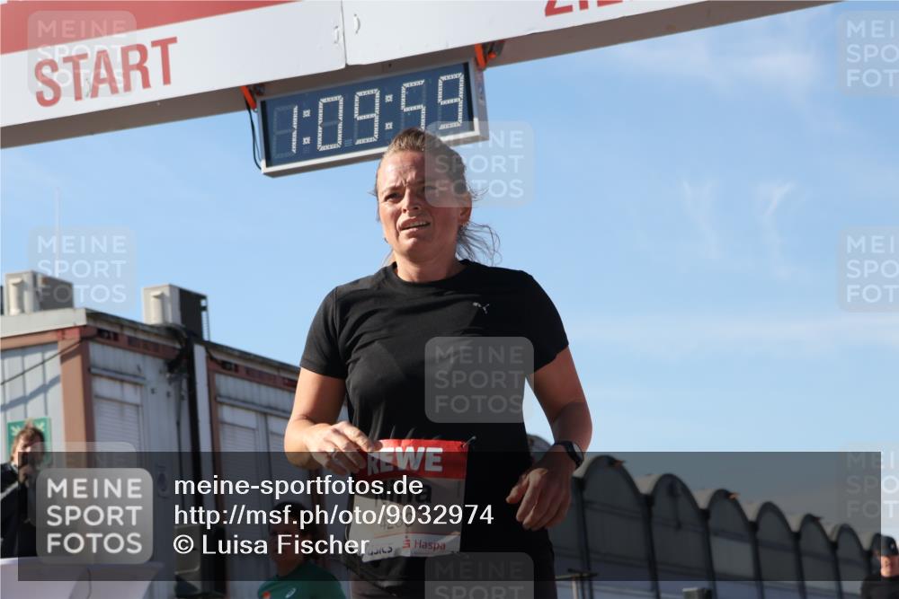 03.10.2025 - Köhlbrandbrückenlauf Luisa Fischer http://msf.ph/oto/9032974 03.10.2025 13:09:57 Ziel 4260, 4625, 4718, 4787, 4837, 4929, 5520, 5763, 5941, 6083, 6750, 6764 meine-sportfotos.de