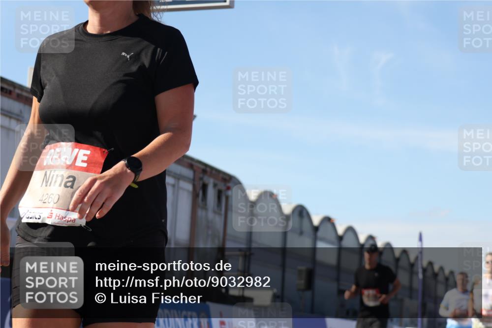03.10.2025 - Köhlbrandbrückenlauf Luisa Fischer http://msf.ph/oto/9032982 03.10.2025 13:09:58 Ziel 4260, 4625, 4718, 4787, 4837, 4929, 5520, 5763, 5941, 6083, 6750, 6764 meine-sportfotos.de