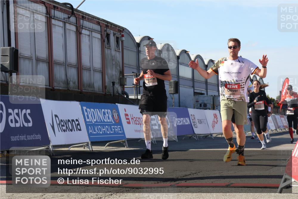 03.10.2025 - Köhlbrandbrückenlauf Luisa Fischer http://msf.ph/oto/9032995 03.10.2025 13:09:59 Ziel 4260, 4625, 4718, 4787, 4837, 4929, 5520, 5763, 5941, 6083, 6428, 6432, 6750, 6764 meine-sportfotos.de