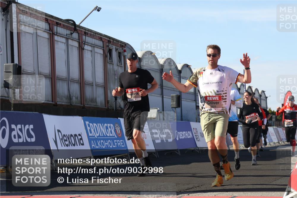 03.10.2025 - Köhlbrandbrückenlauf Luisa Fischer http://msf.ph/oto/9032998 03.10.2025 13:10:00 Ziel 4260, 4625, 4718, 4787, 4837, 4929, 5520, 5763, 5941, 6083, 6111, 6428, 6432, 6750, 6764 meine-sportfotos.de