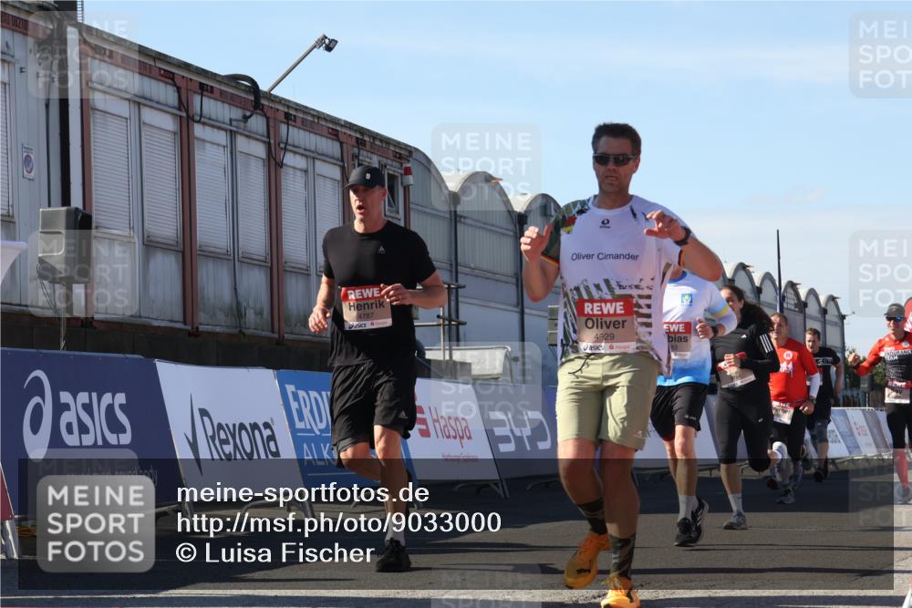 03.10.2025 - Köhlbrandbrückenlauf Luisa Fischer http://msf.ph/oto/9033000 03.10.2025 13:10:00 Ziel 4260, 4625, 4718, 4787, 4837, 4929, 5520, 5763, 5941, 6083, 6111, 6428, 6432, 6750, 6764 meine-sportfotos.de