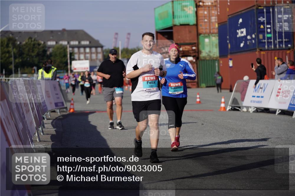 03.10.2025 - Köhlbrandbrückenlauf Michael Burmester http://msf.ph/oto/9033005 03.10.2025 10:40:57 Ziel 1518, 1981, 2223, 2260, 2485, 3080 meine-sportfotos.de