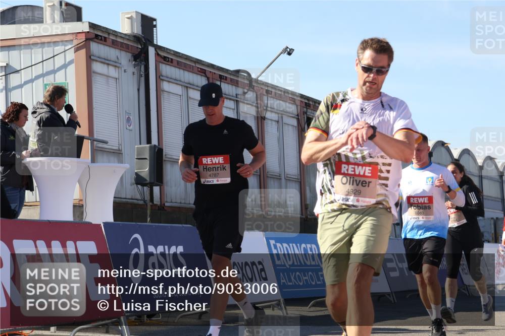 03.10.2025 - Köhlbrandbrückenlauf Luisa Fischer http://msf.ph/oto/9033006 03.10.2025 13:10:01 Ziel 4196, 4260, 4625, 4718, 4787, 4837, 4929, 5520, 5763, 5977, 6083, 6111, 6428, 6432, 6750, 6764 meine-sportfotos.de