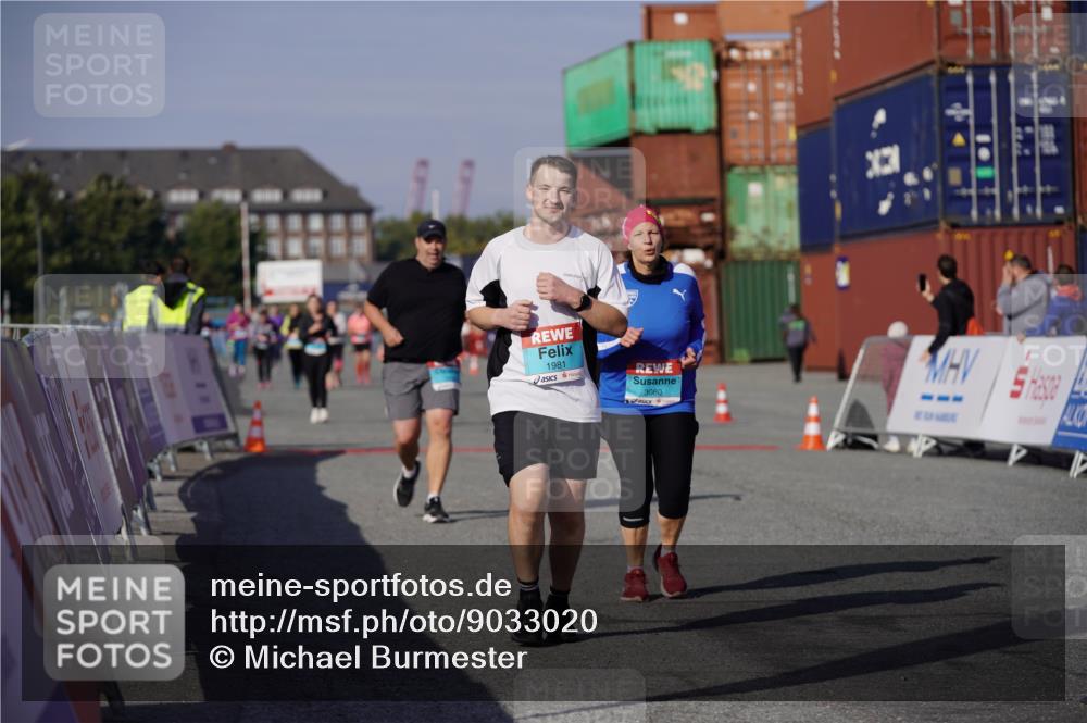 03.10.2025 - Köhlbrandbrückenlauf Michael Burmester http://msf.ph/oto/9033020 03.10.2025 10:40:57 Ziel 1518, 1981, 2223, 2260, 2485, 3080 meine-sportfotos.de