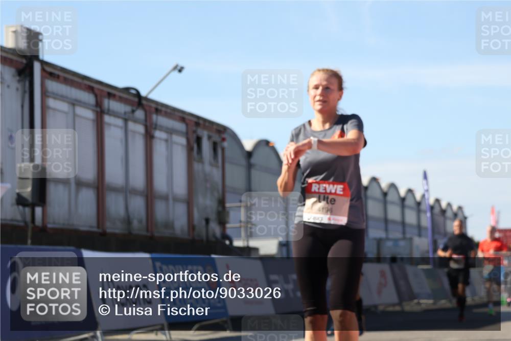 03.10.2025 - Köhlbrandbrückenlauf Luisa Fischer http://msf.ph/oto/9033026 03.10.2025 13:10:07 Ziel 4196, 4343, 4573, 4730, 4787, 4929, 5763, 5977, 6083, 6111, 6428, 6432, 6764, 6813 meine-sportfotos.de