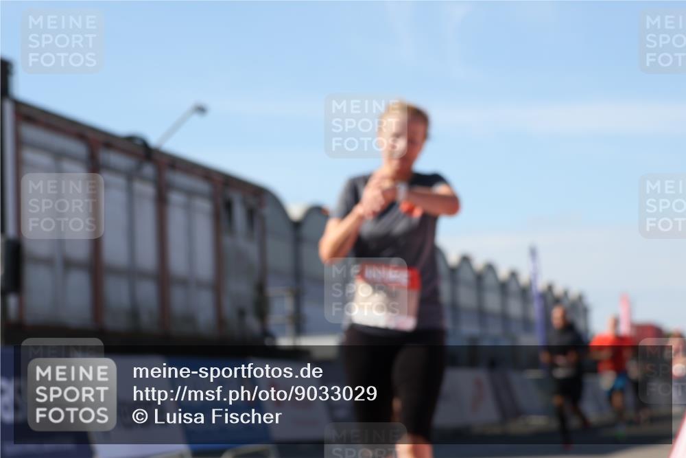 03.10.2025 - Köhlbrandbrückenlauf Luisa Fischer http://msf.ph/oto/9033029 03.10.2025 13:10:08 Ziel 4196, 4343, 4573, 4683, 4730, 4787, 4929, 5763, 5977, 6083, 6111, 6428, 6432, 6764, 6813 meine-sportfotos.de