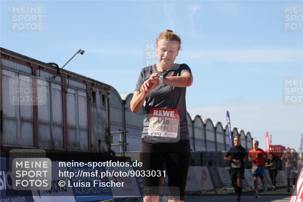 03.10.2025 - Köhlbrandbrückenlauf Luisa Fischer http://msf.ph/oto/9033031 03.10.2025 13:10:08 Ziel 4196, 4343, 4573, 4683, 4730, 4787, 4929, 5763, 5977, 6083, 6111, 6428, 6432, 6764, 6813 meine-sportfotos.de