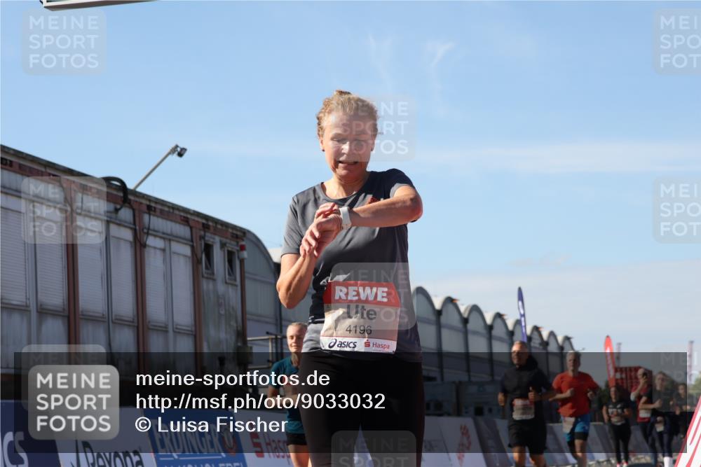 03.10.2025 - Köhlbrandbrückenlauf Luisa Fischer http://msf.ph/oto/9033032 03.10.2025 13:10:08 Ziel 4196, 4343, 4573, 4683, 4730, 4787, 4929, 5763, 5977, 6083, 6111, 6428, 6432, 6764, 6813 meine-sportfotos.de