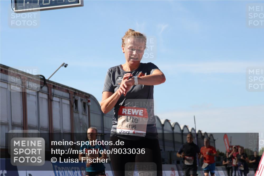 03.10.2025 - Köhlbrandbrückenlauf Luisa Fischer http://msf.ph/oto/9033036 03.10.2025 13:10:09 Ziel 4196, 4343, 4573, 4683, 4730, 4787, 4822, 4929, 5977, 6083, 6111, 6428, 6432, 6764, 6813 meine-sportfotos.de