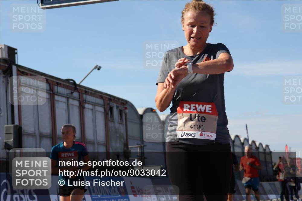 03.10.2025 - Köhlbrandbrückenlauf Luisa Fischer http://msf.ph/oto/9033042 03.10.2025 13:10:09 Ziel 4196, 4343, 4573, 4683, 4730, 4787, 4822, 4929, 5977, 6083, 6111, 6428, 6432, 6764, 6813 meine-sportfotos.de