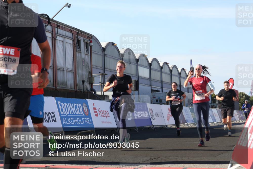 03.10.2025 - Köhlbrandbrückenlauf Luisa Fischer http://msf.ph/oto/9033045 03.10.2025 13:10:13 Ziel 4147, 4196, 4343, 4364, 4573, 4683, 4730, 4822, 5029, 5977, 6111, 6428, 6432, 6587, 6764, 6813 meine-sportfotos.de