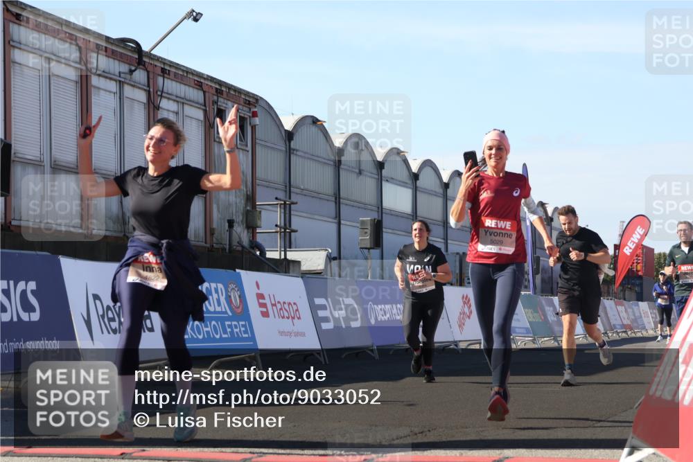 03.10.2025 - Köhlbrandbrückenlauf Luisa Fischer http://msf.ph/oto/9033052 03.10.2025 13:10:14 Ziel 4147, 4196, 4343, 4364, 4573, 4683, 4730, 4822, 5029, 5977, 6111, 6428, 6432, 6587, 6813 meine-sportfotos.de