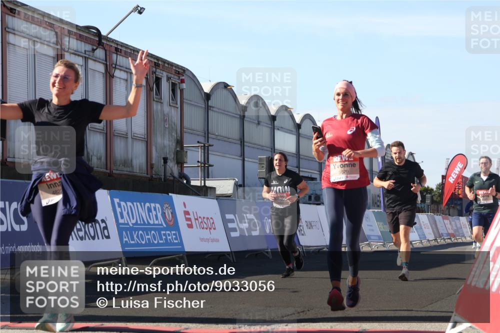 03.10.2025 - Köhlbrandbrückenlauf Luisa Fischer http://msf.ph/oto/9033056 03.10.2025 13:10:14 Ziel 4147, 4196, 4343, 4364, 4573, 4683, 4730, 4822, 5029, 5977, 6111, 6428, 6432, 6587, 6813 meine-sportfotos.de