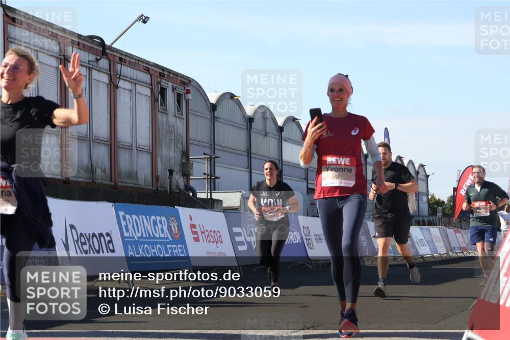 03.10.2025 - Köhlbrandbrückenlauf Luisa Fischer http://msf.ph/oto/9033059 03.10.2025 13:10:15 Ziel 4147, 4196, 4343, 4364, 4573, 4683, 4730, 4822, 5029, 5977, 6111, 6428, 6432, 6587, 6813 meine-sportfotos.de