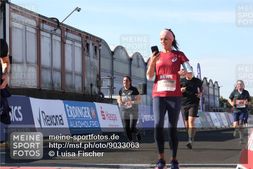 03.10.2025 - Köhlbrandbrückenlauf Luisa Fischer http://msf.ph/oto/9033063 03.10.2025 13:10:15 Ziel 4147, 4196, 4343, 4364, 4573, 4683, 4730, 4822, 5029, 5977, 6111, 6428, 6432, 6587, 6813 meine-sportfotos.de