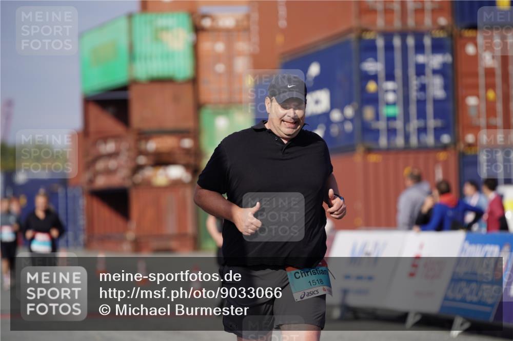 03.10.2025 - Köhlbrandbrückenlauf Michael Burmester http://msf.ph/oto/9033066 03.10.2025 10:41:02 Ziel 1518, 2723 meine-sportfotos.de
