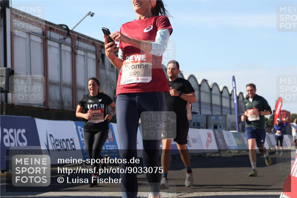 03.10.2025 - Köhlbrandbrückenlauf Luisa Fischer http://msf.ph/oto/9033075 03.10.2025 13:10:16 Ziel 4147, 4196, 4343, 4364, 4573, 4683, 4730, 4822, 5029, 5977, 6111, 6587, 6813 meine-sportfotos.de