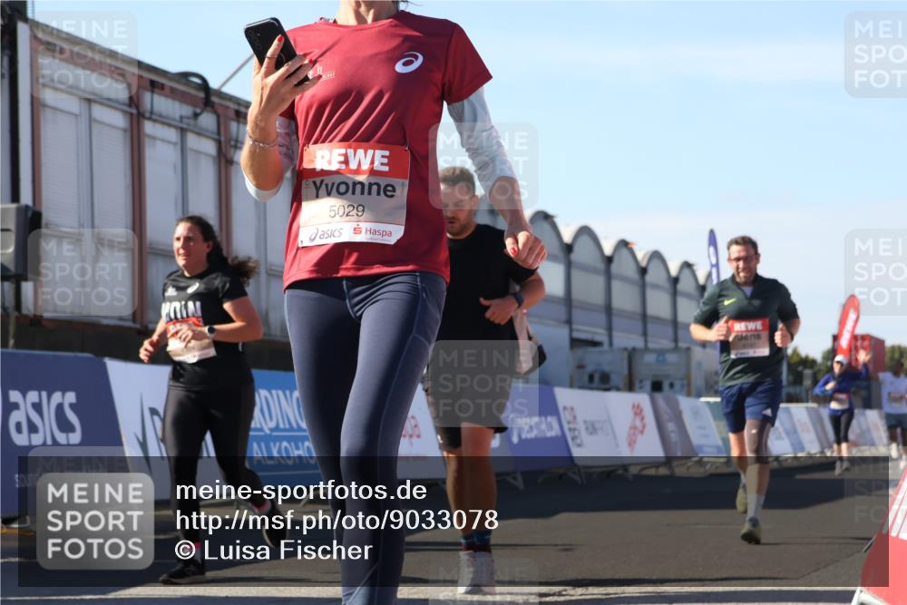 03.10.2025 - Köhlbrandbrückenlauf Luisa Fischer http://msf.ph/oto/9033078 03.10.2025 13:10:16 Ziel 4147, 4196, 4343, 4364, 4573, 4683, 4730, 4822, 5029, 5977, 6111, 6587, 6813 meine-sportfotos.de