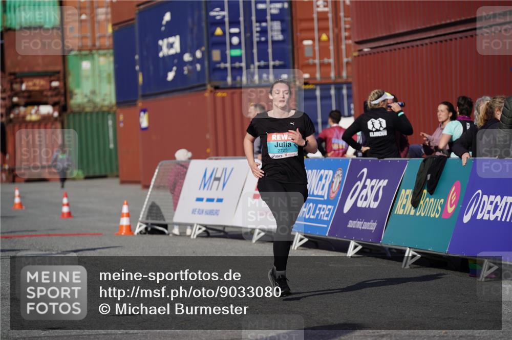 03.10.2025 - Köhlbrandbrückenlauf Michael Burmester http://msf.ph/oto/9033080 03.10.2025 10:41:06 Ziel 2723, 3373, 3374 meine-sportfotos.de