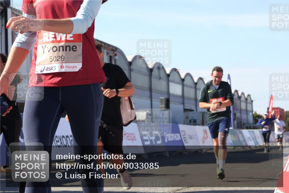 03.10.2025 - Köhlbrandbrückenlauf Luisa Fischer http://msf.ph/oto/9033085 03.10.2025 13:10:17 Ziel 4147, 4196, 4343, 4364, 4479, 4573, 4683, 4730, 4822, 5029, 5977, 6587, 6813 meine-sportfotos.de