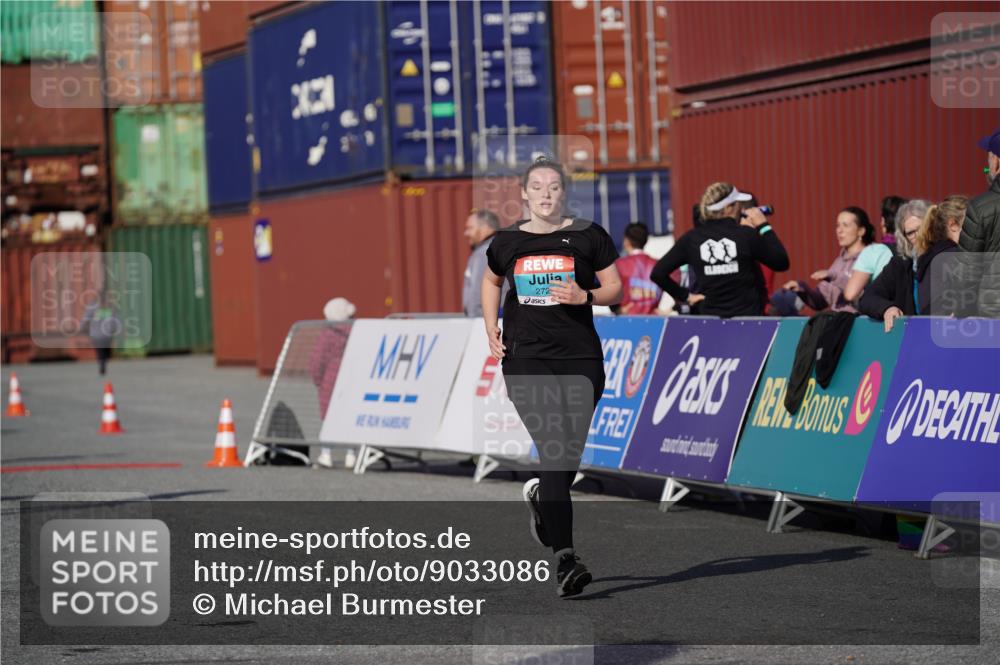 03.10.2025 - Köhlbrandbrückenlauf Michael Burmester http://msf.ph/oto/9033086 03.10.2025 10:41:06 Ziel 2723, 3373, 3374 meine-sportfotos.de