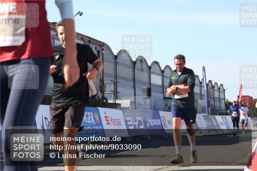 03.10.2025 - Köhlbrandbrückenlauf Luisa Fischer http://msf.ph/oto/9033090 03.10.2025 13:10:17 Ziel 4147, 4196, 4343, 4364, 4479, 4573, 4683, 4730, 4822, 5029, 5977, 6587, 6813 meine-sportfotos.de