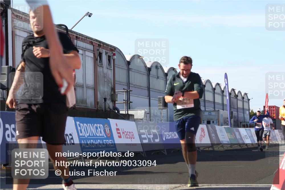 03.10.2025 - Köhlbrandbrückenlauf Luisa Fischer http://msf.ph/oto/9033094 03.10.2025 13:10:18 Ziel 4147, 4343, 4364, 4479, 4573, 4683, 4730, 4822, 5029, 6587, 6813 meine-sportfotos.de