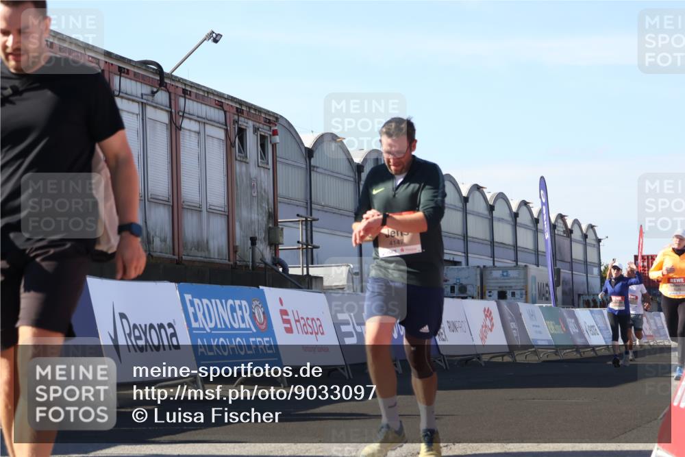 03.10.2025 - Köhlbrandbrückenlauf Luisa Fischer http://msf.ph/oto/9033097 03.10.2025 13:10:18 Ziel 4147, 4343, 4364, 4479, 4573, 4683, 4730, 4822, 5029, 6587, 6813 meine-sportfotos.de