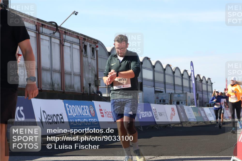 03.10.2025 - Köhlbrandbrückenlauf Luisa Fischer http://msf.ph/oto/9033100 03.10.2025 13:10:18 Ziel 4147, 4343, 4364, 4479, 4573, 4683, 4730, 4822, 5029, 6587, 6813 meine-sportfotos.de