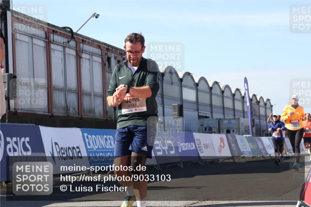 03.10.2025 - Köhlbrandbrückenlauf Luisa Fischer http://msf.ph/oto/9033103 03.10.2025 13:10:19 Ziel 4147, 4343, 4364, 4479, 4683, 4710, 4774, 4822, 5029, 6587, 6813 meine-sportfotos.de
