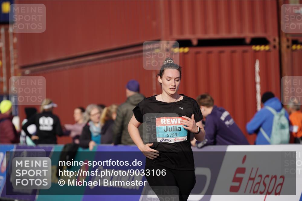 03.10.2025 - Köhlbrandbrückenlauf Michael Burmester http://msf.ph/oto/9033106 03.10.2025 10:41:08 Ziel 2723, 3373, 3374 meine-sportfotos.de