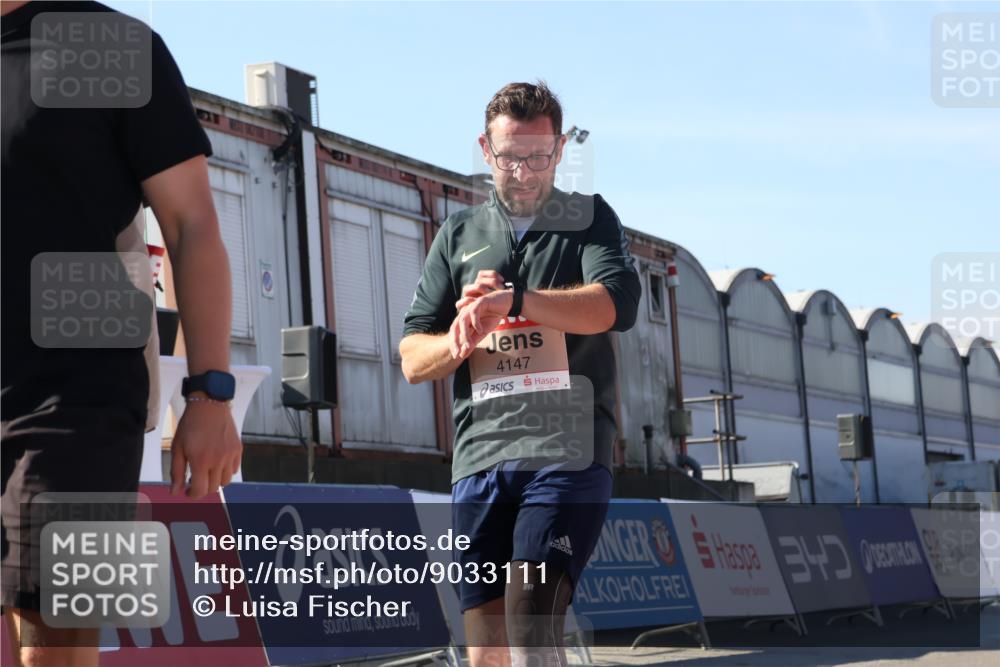 03.10.2025 - Köhlbrandbrückenlauf Luisa Fischer http://msf.ph/oto/9033111 03.10.2025 13:10:19 Ziel 4147, 4343, 4364, 4479, 4683, 4710, 4774, 4822, 5029, 6587, 6813 meine-sportfotos.de