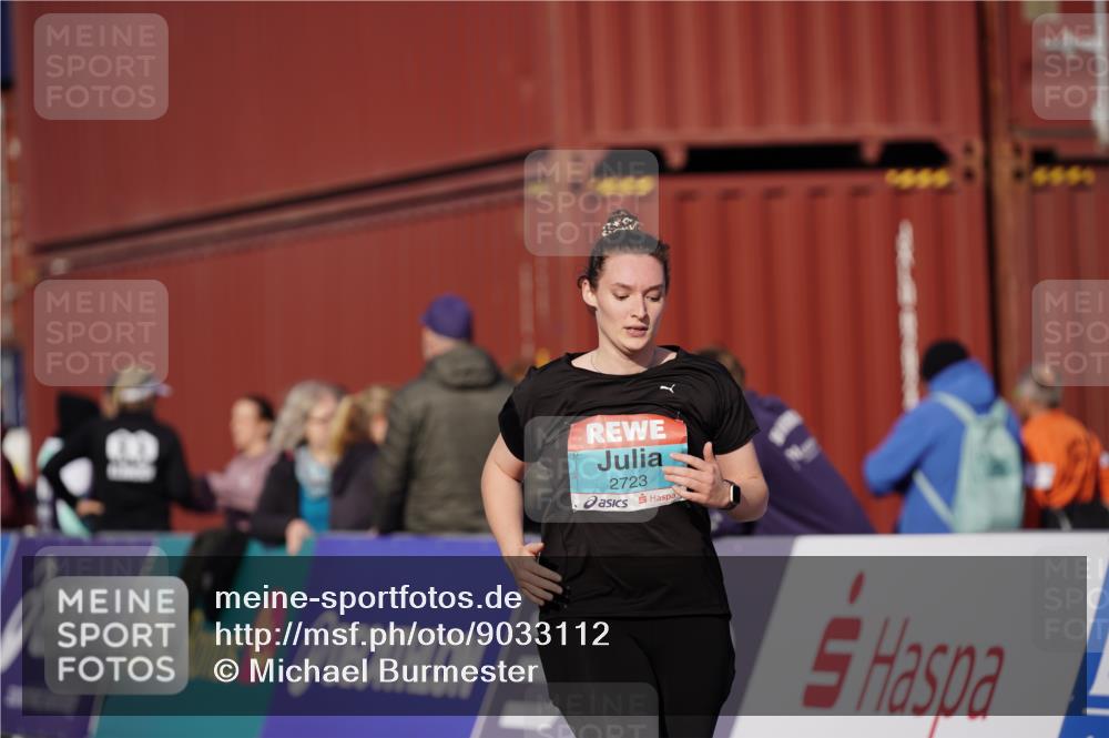 03.10.2025 - Köhlbrandbrückenlauf Michael Burmester http://msf.ph/oto/9033112 03.10.2025 10:41:08 Ziel 2723, 3373, 3374 meine-sportfotos.de