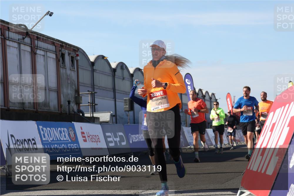 03.10.2025 - Köhlbrandbrückenlauf Luisa Fischer http://msf.ph/oto/9033119 03.10.2025 13:10:22 Ziel 4147, 4343, 4364, 4479, 4683, 4710, 4711, 4774, 4822, 5029, 6294, 6587, 6781, 6782 meine-sportfotos.de