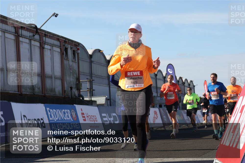 03.10.2025 - Köhlbrandbrückenlauf Luisa Fischer http://msf.ph/oto/9033120 03.10.2025 13:10:23 Ziel 4147, 4343, 4364, 4479, 4683, 4710, 4711, 4774, 4822, 5029, 6294, 6587, 6781, 6782 meine-sportfotos.de