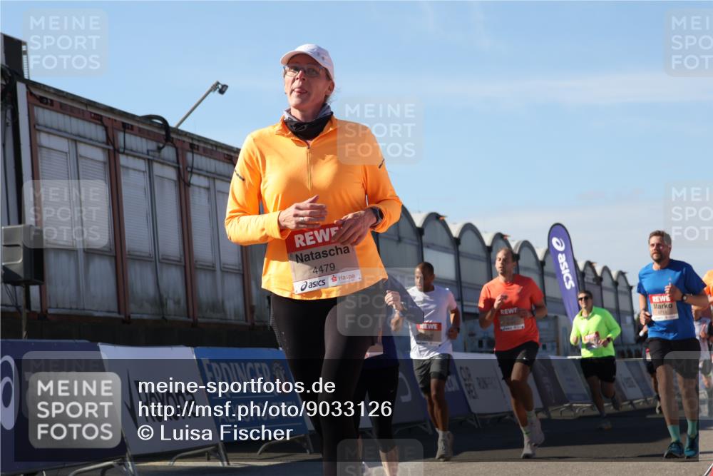 03.10.2025 - Köhlbrandbrückenlauf Luisa Fischer http://msf.ph/oto/9033126 03.10.2025 13:10:23 Ziel 4147, 4343, 4364, 4479, 4683, 4710, 4711, 4774, 4822, 5029, 6294, 6587, 6781, 6782 meine-sportfotos.de