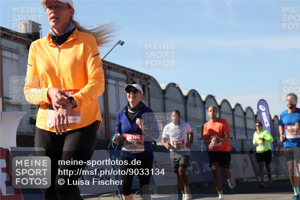 03.10.2025 - Köhlbrandbrückenlauf Luisa Fischer http://msf.ph/oto/9033134 03.10.2025 13:10:24 Ziel 4147, 4364, 4429, 4479, 4683, 4710, 4711, 4774, 4822, 5029, 6294, 6587, 6781, 6782 meine-sportfotos.de